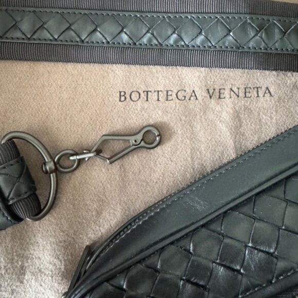 Bottega Veneta Intrecciato Messenger Bag - Picture 3 of 11
